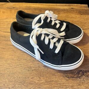 Big Girl’s Wonder Nation Black and White Fabric Sneakers\Gymshoes